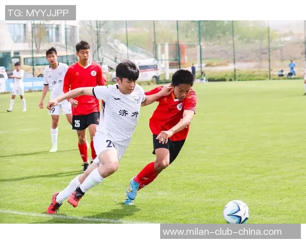 快乐的足球比赛让我收获了友谊与团队精神的精彩瞬间